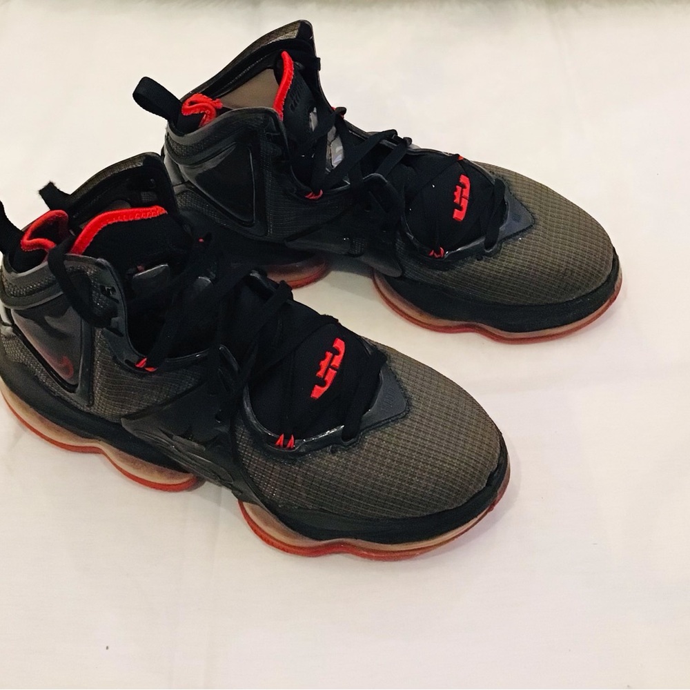 Nike Black and Red Boys' Athletic Basketball Shoes